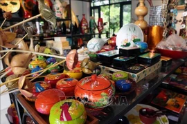 Les produits de laque fabriqués dans le village artisanal de laque de Ha Thai, commune de Duyen Ha, district de Thuong Tin, sont exportés vers l'UE, le Japon et la République de Corée. Photo : VNA