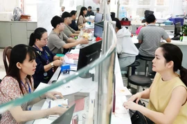 Les options concernant le personnel et les sièges des nouveaux quartiers et communes, prévus à partir du 1er juillet, ont été soigneusement préparées par Hô Chi Minh-Ville afin d'assurer un service fluide aux citoyens et aux entreprises. Photo: thanhnien.vn