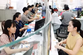 Les options concernant le personnel et les sièges des nouveaux quartiers et communes, prévus à partir du 1er juillet, ont été soigneusement préparées par Hô Chi Minh-Ville afin d'assurer un service fluide aux citoyens et aux entreprises. Photo: thanhnien.vn