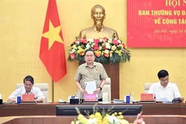 Tran Thanh Man, membre du Bureau politique, secrétaire du Comité du Parti au sein de l’Assemblée nationale et président de l’Assemblée nationale, prend la parole lors de la conférence. Photo: VNA