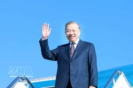 Le secrétaire général To Lam à la base aérienne d'Andrews. Photo : VNA