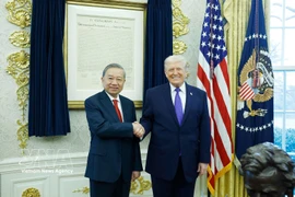 Le secrétaire général du Parti communiste du Vietnam, To Lam, et le président américain Donald Trump. Photo : VNA