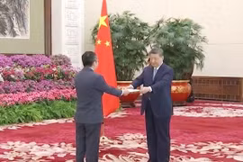 L’ambassadeur du Vietnam en Chine, Pham Thanh Binh, présente ses lettres de créance au président chinois, Xi Jinping. Photo: VNA