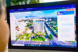 De plus en plus d’entreprises touristiques au Vietnam adoptent l’intelligence artificielle (IA) afin de personnaliser l’expérience des voyageurs et réduire les coûts d’exploitation. Photo: tuoitre.vn