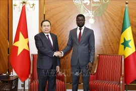 Le président de l’Assemblée nationale du Vietnam, Trân Thanh Mân, et le président sénégalais, Bassirou Diomaye Faye. Photo: VNA