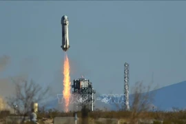 La fusée New Shepard de Blue Origin décolle du site de lancement près de Van Horn, au Texas, aux États-Unis. Photo d'archives : AFP/VNA
