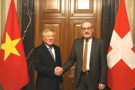 Le vice-Premier ministre Nguyen Hoa Binh rend une visite de courtoisie au président suisse Guy Parmelin - Photo : VGP
