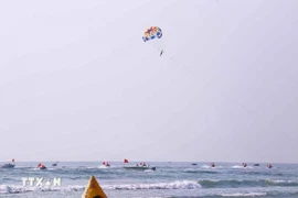 Activités sportives dans le cadre du programme « Saison du tourisme balnéaire de Da Nang », en avril 2025. Photo : VNA