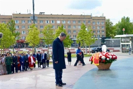 Le secrétaire général du Parti communiste du Vietnam (PCV), Tô Lâm, rend hommage au Président Hô Chi MInh. Photo: VNA