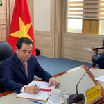 Singature en ligne de l'accord Vietnam-Singapour sur la mise en œuvre de l’article 6 de l’Accord de Paris sur le climat. Photo: VNA