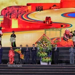 Cérémonie marquant la réception du certificat de l'UNESCO inscrivant l'artisanat de la gravure sur bois traditionnelle de Dong Ho sur la Liste du patrimoine culturel immatériel nécessitant une sauvegarde urgente. Photo: VNA