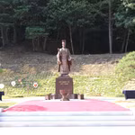 La statue du roi Ly Thai To installée dans le district de Bonghwa, province du Gyeongsang du Nord. Photo: VNA