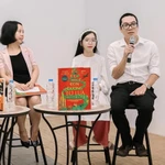 La jeune traductrice Ho An Nhien (au milieu). Photo: tuoitre.vn