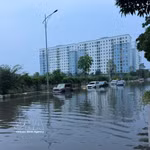 Les pluies torrentielles qui se sont abattues de la nuit du 29 mars au petit matin du 30 mars ont provoqué des inondations dans quelques rues d'Hanoï. Photo: VNA