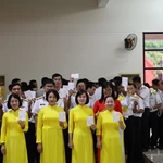 Des électeurs au bureau de vote n° 14 à Truong Sa. Photo: VNA