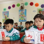 Élèves de l'école primaire de Tien Dien à Ha Tinh. Photo: VNA