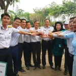 Remise de 100 000 arbres à la 4e région navale. Photo : HANE.