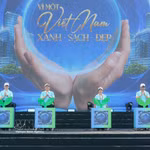 Lancement du mouvement "Toute la population unie pour la protection de l’environnement, pour un Vietnam vert, propre et beau". Photo: VNA