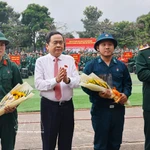 Le président de l'Assemblée nationale, Tran Thanh Man (2e de gauche) à la cérémonie de départ des conscrits de l'année 2026 à Hô Chi Minh-Ville. Photo: VNA