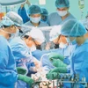L’Hôpital universitaire de médecine et de pharmacie de Hô Chi Minh-Ville réalise une greffe cardiaque. Ces dernières années, le système de santé vietnamien a enregistré des progrès significatifs, avec une amélioration de la qualité des examens et des traitements médicaux. Photo : VNA