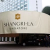 Des policiers assurent la sécurité près de l’entrée de l’hôtel Shangri-La à Singapour, le 30 mai 2025. Photo: Reuters