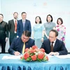 Central Retail Vietnam et Lotte Plaza Market signent un protocole d’accord visant à faciliter l’introduction de produits vietnamiens dans le réseau de distribution de Lotte Plaza aux États-Unis. Photo: VNA