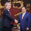 Le Premier ministre Pham Minh Chinh (à gauche) serre la main du PDG de Marubeni Corporation, Masayuki Omoto, à Hanoi, le 14 juillet. Photo : VNA