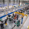 Des ouvriers assemblent des pièces sur une chaîne de production automobile à Hô Chi Minh-Ville. Le secteur industriel de la ville montre de forts signes de reprise. — Photo moit.gov.vn