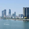 De nombreuses entreprises privées investissent dans les secteurs des services et de l'immobilier à Da Nang. Photo : VNA