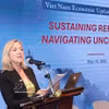 Mariam J. Sherman, directrice nationale de la Banque mondiale pour le Vietnam, le Cambodge et le Laos s’exprime lors du lancement de la Mise à jour économique pour le Vietnam en mai 2026. Photo : VNA
