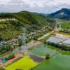 La ligne de transport d’électricité Quang Trach-Pho Noi de 500 kV, circuit 3, achevée en septembre 2024, assure un approvisionnement électrique stable pour la région du Nord et contribue à son développement économique. Photo : VNA