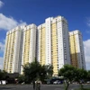 Immeubles d'appartements dans la rue Vo Van Kiêt, à Hô Chi Minh-Ville. Photo : VNA