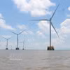 Le projet de centrale éolienne de Tân Thuân (phases 1 et 2), dans la commune éponyme de la province de Cà, a une capacité totale de 75 MW, comprenant 18 tours de turbines éoliennes. Photo : VNA