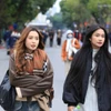 Malgré le froid de l’hiver, autour du lac Hoàn Kiêm, à Hanoi, certaines promeneuses n’ont pas changé leurs habitudes. Photo: kenh14.vn