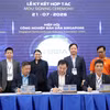 L’Association de l’industrie des semi-conducteurs de Singapour (SSIA), l’Alliance pour le développement des ressources humaines dans l'industrie des semi-conducteurs (SEVINA) et le Collège polytechnique FPT scellent leur coopération. Photo : VNA