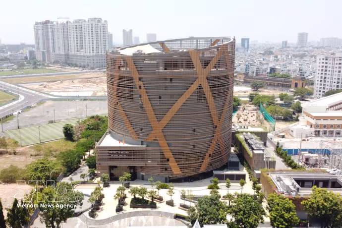 Le Cirque et théâtre polyvalent de Phu Tho couvre une superficie de plancher totale de 10.000 m². Photo : VNA