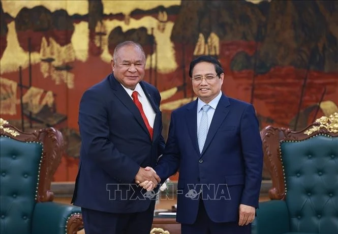 Le Premier ministre Pham Minh Chinh (droite) et le ministre des Affaires étrangères et de la Coopération du Timor-Leste, Bendito dos Santos Freitas. Photo: VNA