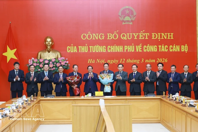 La cérémonie remettre la décision de nomination du président de l’Académie des sciences et des technologies du Vietnam.Photo : VNA
