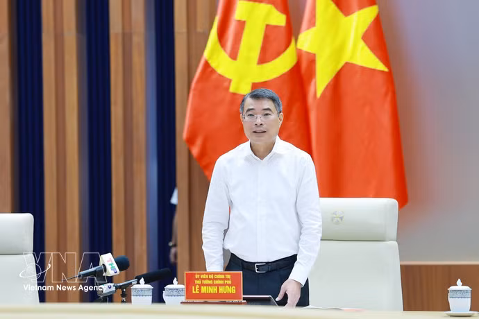 Le Premier ministre Le Minh Hung s'exprime lors de la séance de travail. Photo : VNA