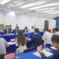 Séminaire à Shenzhen pour promouvoir les investissements, le commerce, la science et la technologie entre le Vietnam et la Chine. Photo: Consulat général du Vietnam à Guangzhou