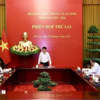 Le Conseil national de défense et de sécurité a tenu sa 6e réunion pour le mandat 2021-2026 ce lundi 2 juin matin à Hanoï. La séance était présidée par Luong Cuong, président du Vietnam et président du Conseil. Photo: VNA