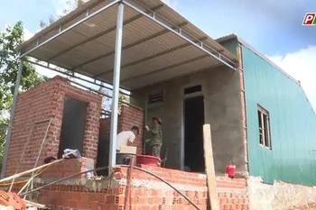 Des centaines de maisons à Dak Nong ont été nouvellement construites et réparées. Photo : tuyenhinhdaknong.vn