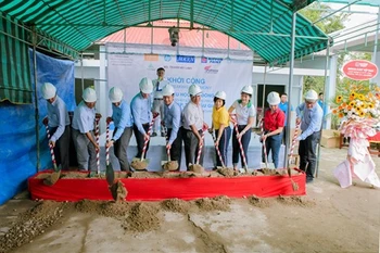 Rénovation d'une école grâce à l'ONG Saigon Children's Charity