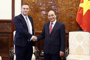 Le président Nguyen Xuan Phuc reçoit les ambassadeurs d'Arabie saoudite, d’Israël et d’Azerbaïdjan