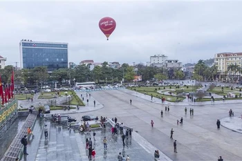 Vols d'essai en montgolfière dans le ciel de la province de Tuyen Quang