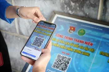 Scanner le code QR pour en savoir plus sur le site spécial national de la victoire de Xuong Giang. Photo: VNA