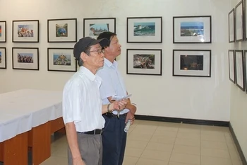 Exposition «Hoàng Sa, Truong Sa du Vietnam-les preuves historiques et juridiques» à Kiên Giang 