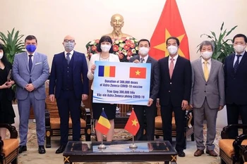 COVID-19 : La Roumanie offre 300.000 doses du vaccin d’AstraZeneca au Vietnam