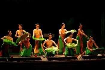 Le Vietnam se produit au Festival du folklore mondial