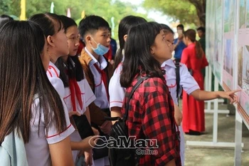 Exposition de documents et clichés précieux sur le Président Hô Chi Minh